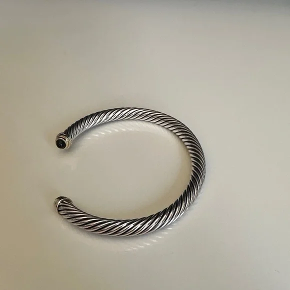 David Yurman CABLE BRACELET
Sterling Silver with 18K Yellow Gold and Black Onyx - Picture 2 of 2